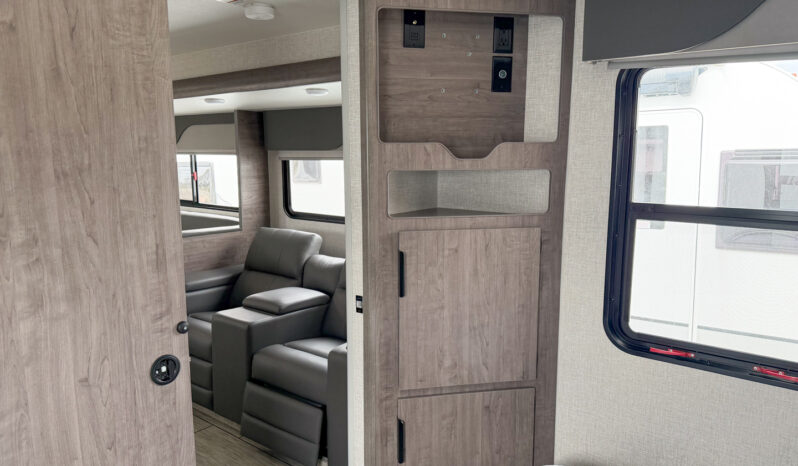 2025 Lance Squire SQ26 full