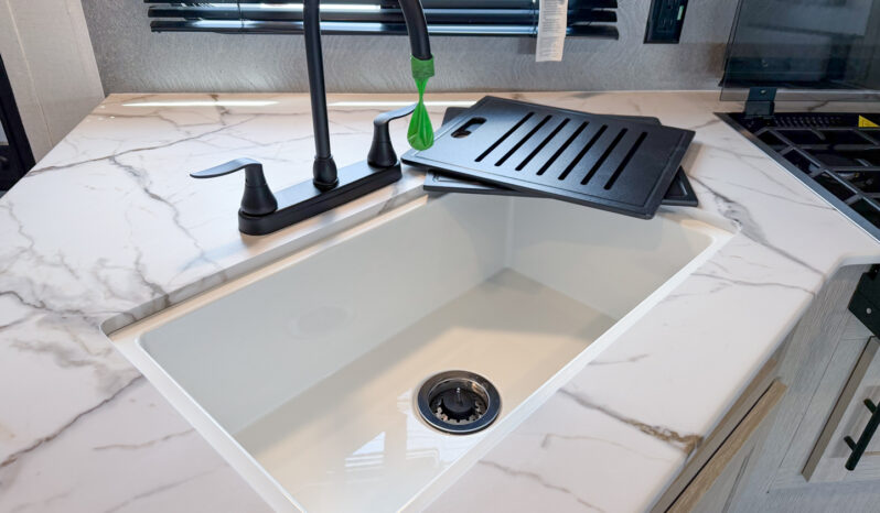 2026 Shasta Oasis I-5 527BHS full