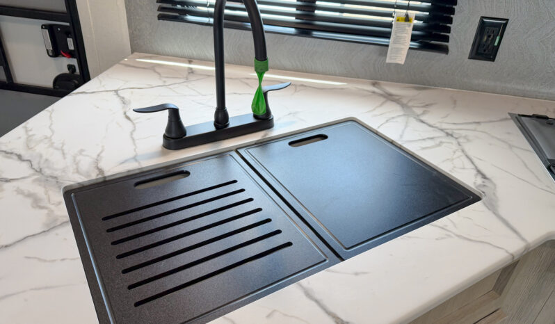 2026 Shasta Oasis I-5 527BHS full