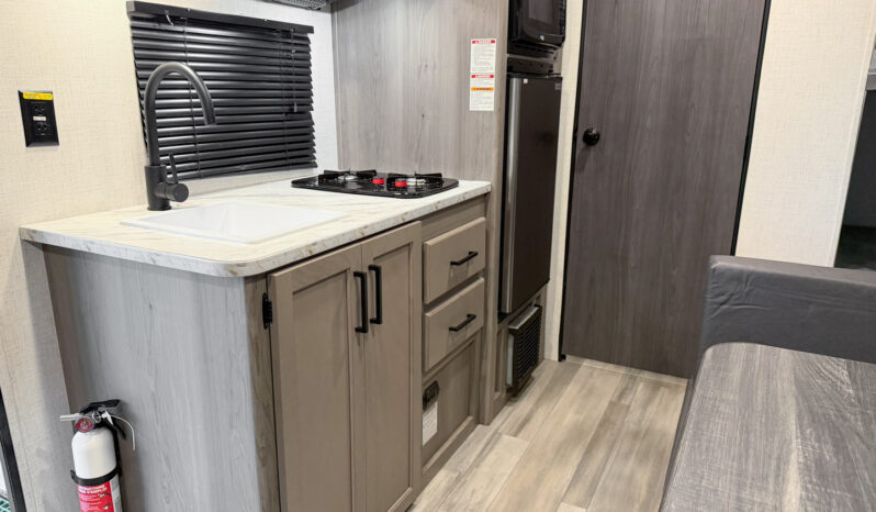 2024 Hideout 175BH full