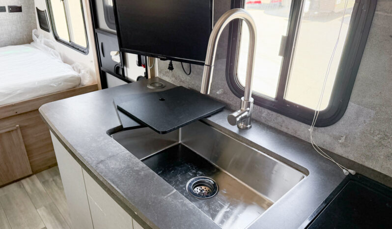 2021 Minnie 2100BH full