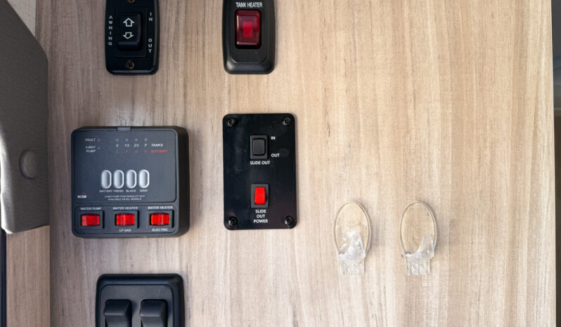 2021 Minnie 2100BH full