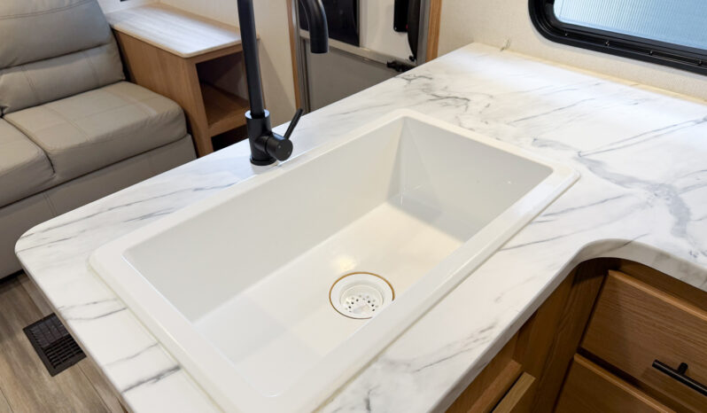 2023 Avenger 25FLSLE full