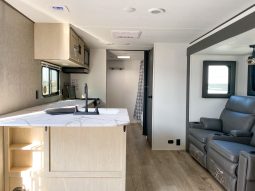 2025 Shasta Oasis I-5 526RBS full