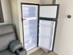 2025 Shasta Oasis I-5 526RBS full
