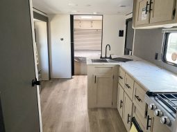 2025 Shasta Oasis I-5 526RBS full