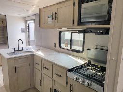 2025 Shasta Oasis I-5 526RBS full