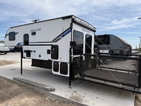 2025 Palomino Real Lite HS-1916