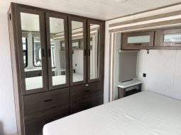 
										2022 Salem Grand Villa 42DL full									