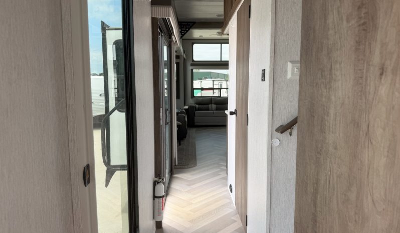 
								2022 Salem Grand Villa 42DL full									