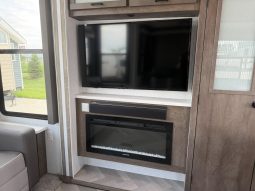 
										2022 Salem Grand Villa 42DL full									