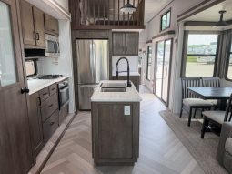 
										2022 Salem Grand Villa 42DL full									