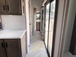 
										2022 Salem Grand Villa 42DL full									