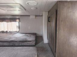 
										2022 Salem Grand Villa 42DL full									