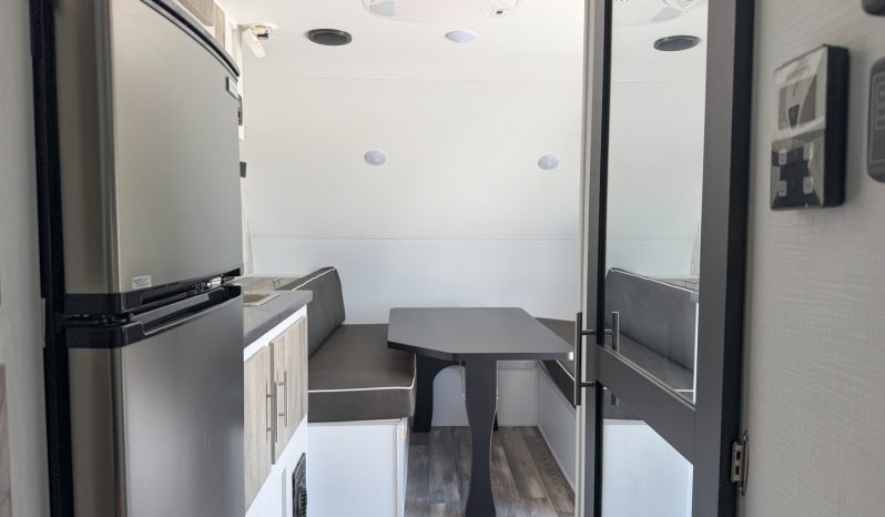 2025 Travel Lite Rove XL 17CC full