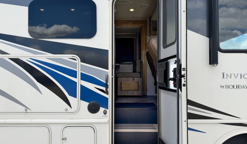 
								2020 Holiday Rambler Invicta 24MB full									