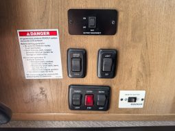 
										2020 Holiday Rambler Invicta 24MB full									