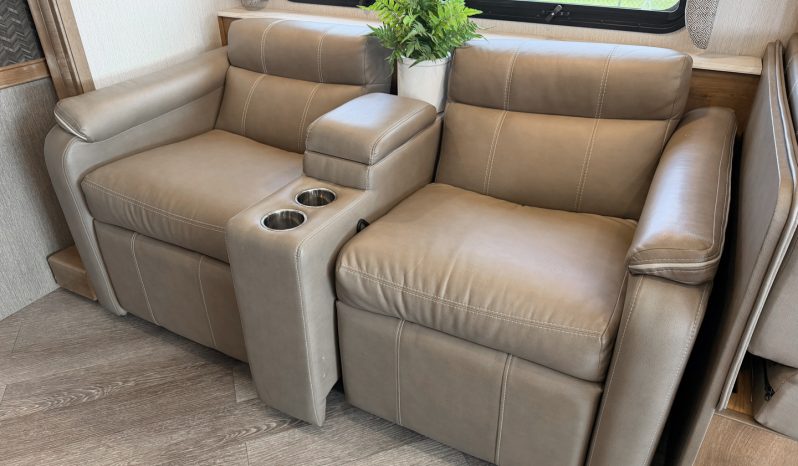 
								2020 Holiday Rambler Invicta 24MB full									