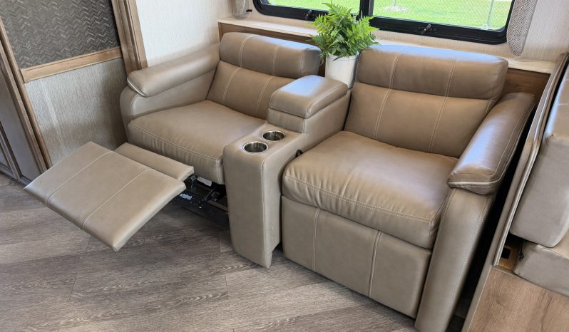 
								2020 Holiday Rambler Invicta 24MB full									
