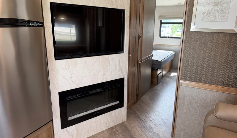
								2020 Holiday Rambler Invicta 24MB full									