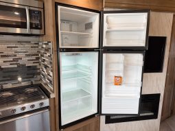 
										2020 Holiday Rambler Invicta 24MB full									