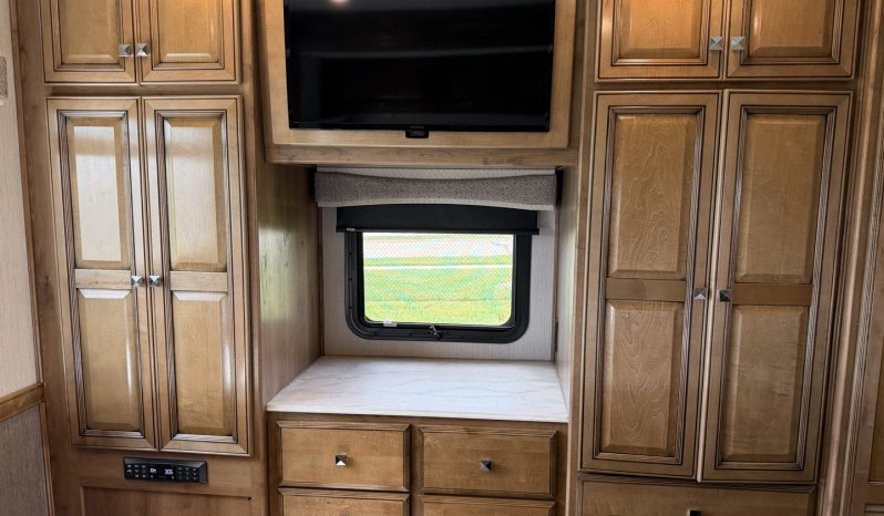 
								2020 Holiday Rambler Invicta 24MB full									