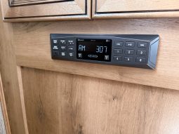 
										2020 Holiday Rambler Invicta 24MB full									