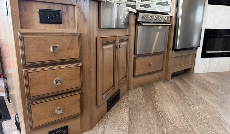 
								2020 Holiday Rambler Invicta 24MB full									