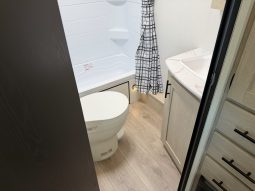 2025 Shasta Oasis I-5 526BH full