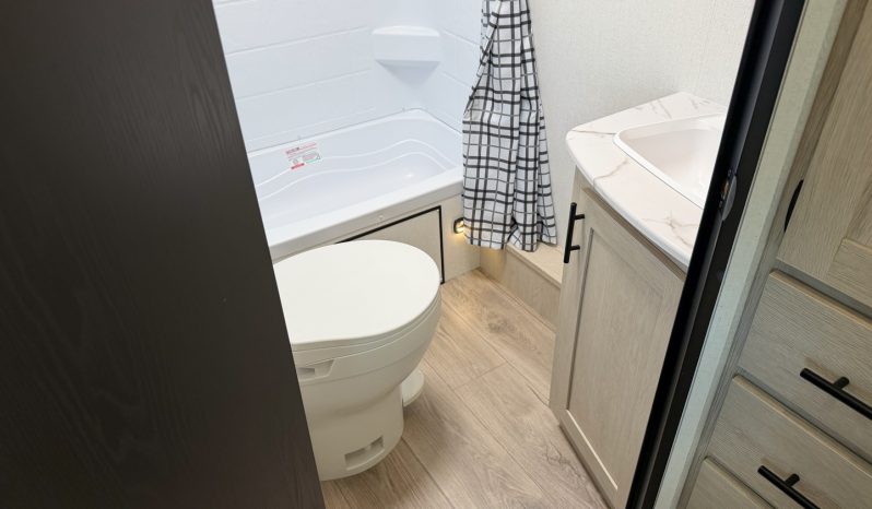 2025 Shasta Oasis I-5 526BH full