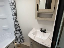 2025 Shasta Oasis I-5 526BH full