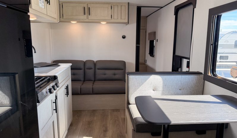 2025 Shasta Oasis I-5 526BH full