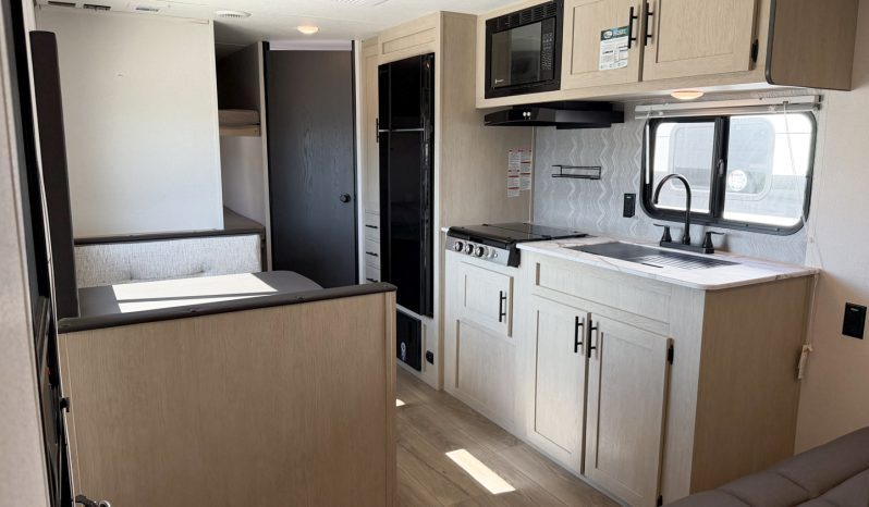 2025 Shasta Oasis I-5 526BH full