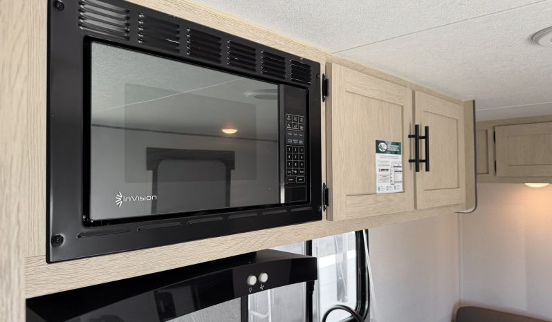 2025 Shasta Oasis I-5 526BH full