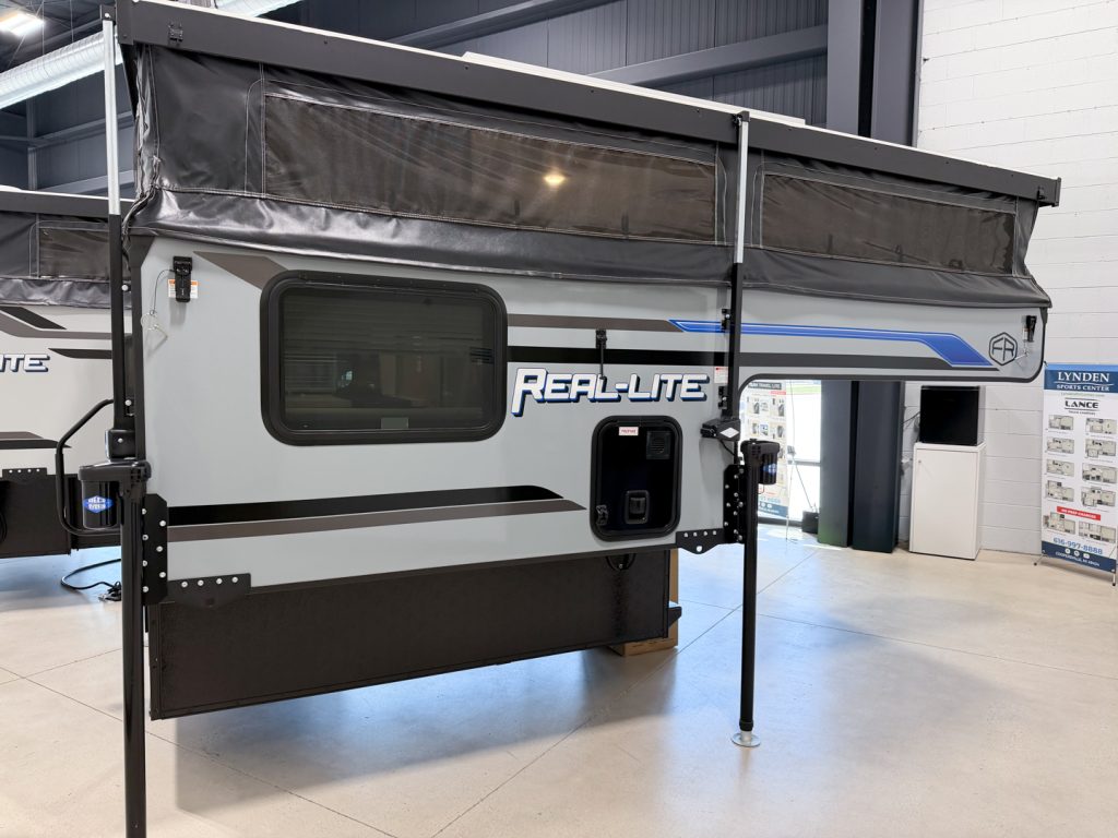 2025 Palomino Real Lite SS-1604