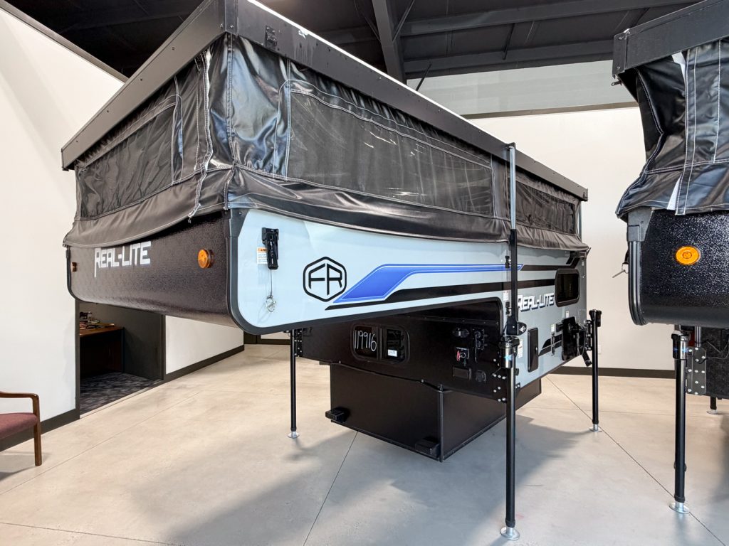 2025 Palomino Real Lite SS-1604