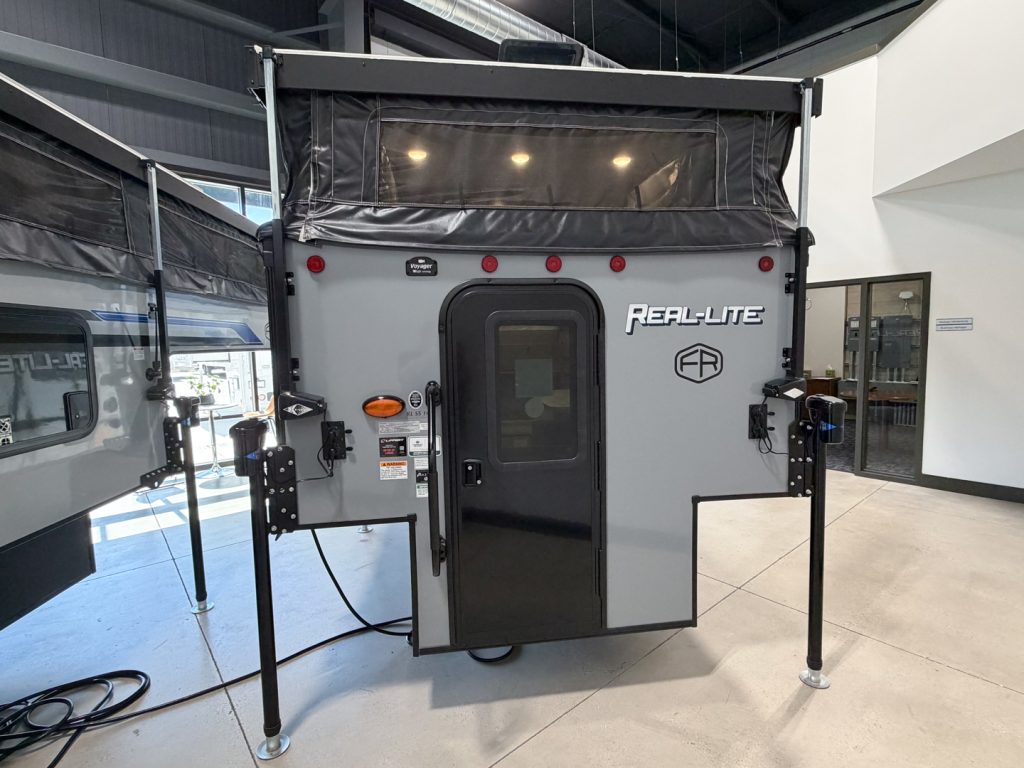 2025 Palomino Real Lite SS-1604