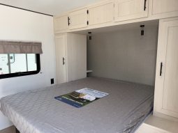 2027 Shasta Oasis 18FQ full