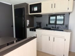 2027 Shasta Oasis 18FQ full