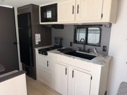 2027 Shasta Oasis 18FQ full