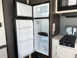 2027 Shasta Oasis 18FQ full