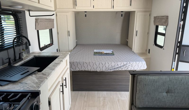 2027 Shasta Oasis 18FQ full