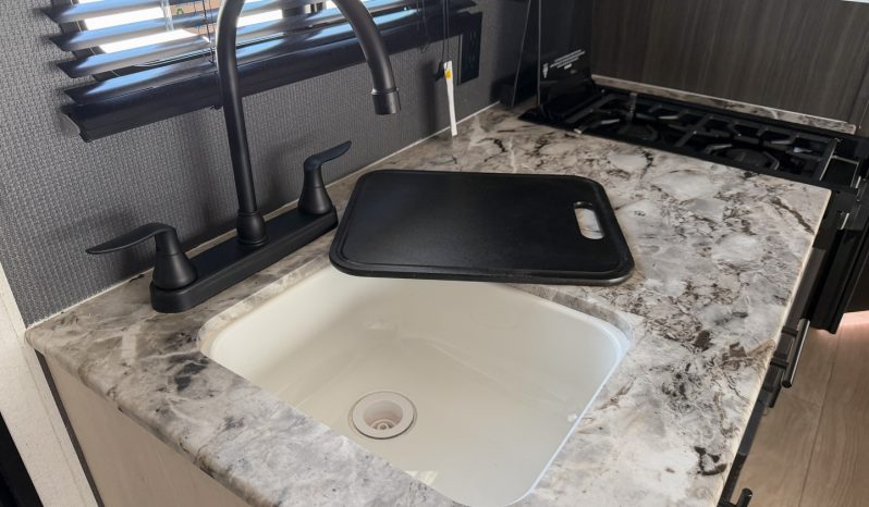2027 Shasta Oasis 18DBL full