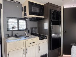 2027 Shasta Oasis 18DBL full