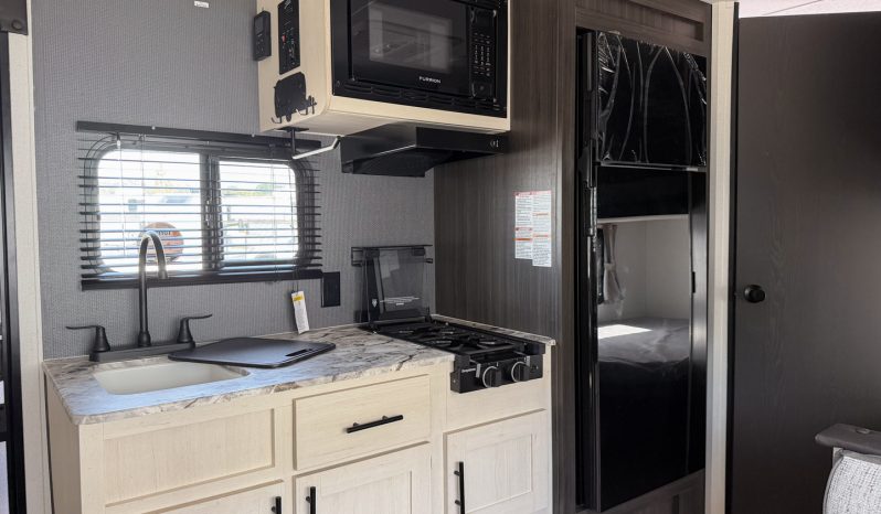 2027 Shasta Oasis 18DBL full