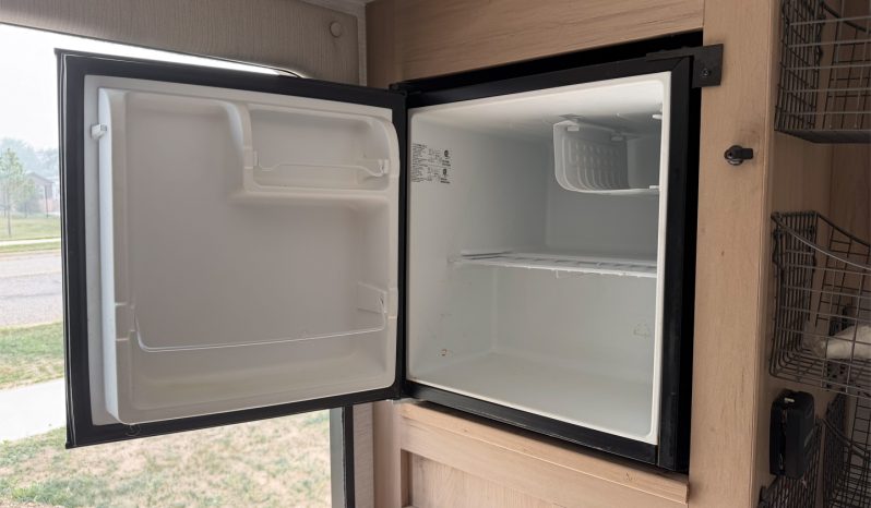 
								2025 Travel Lite RV Cent full									