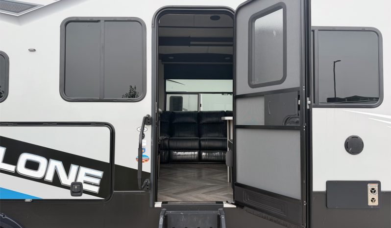 
								2021 Heartland Cyclone 3713 full									