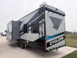 
										2021 Heartland Cyclone 3713 full									