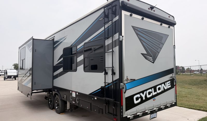
								2021 Heartland Cyclone 3713 full									