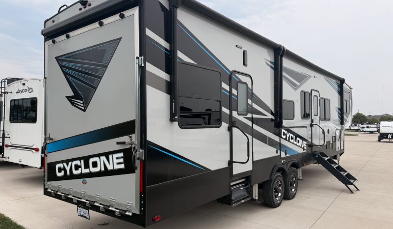 
								2021 Heartland Cyclone 3713 full									